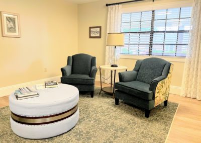 elegant reading area in senior living Memory Care Unit at Majestic Care of Connersville located in Connersville, IN