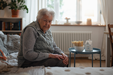 Tips for Living Alone With Early-Stage Dementia